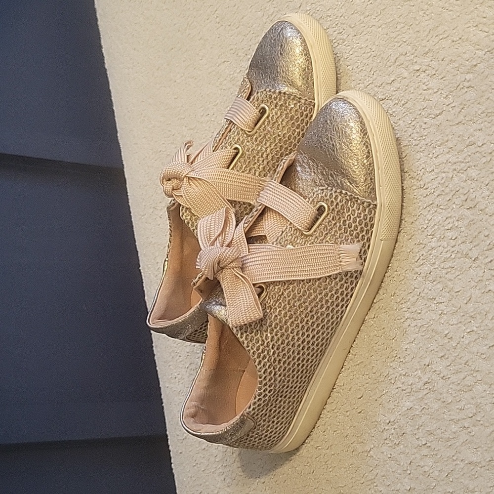 GIANNI BINI Harlita Blush Gold Sneakers Size 8.5